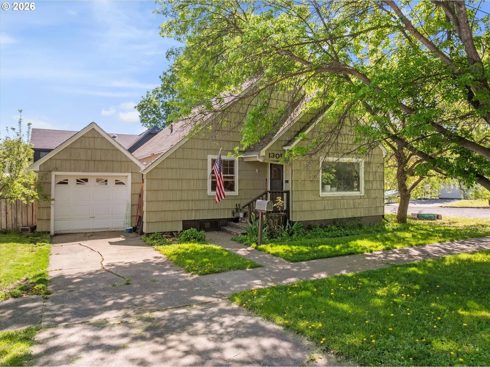 Listing photo 1 of 6