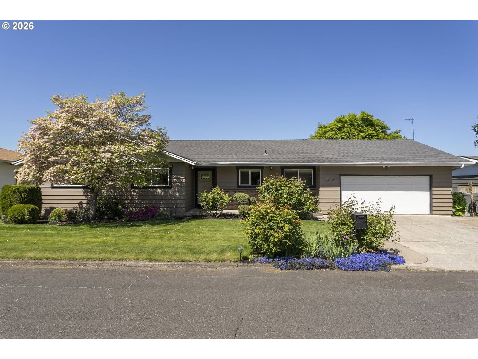 Primary listing photo, 13725 NE FREMONT CT, Portland, OR, 97230