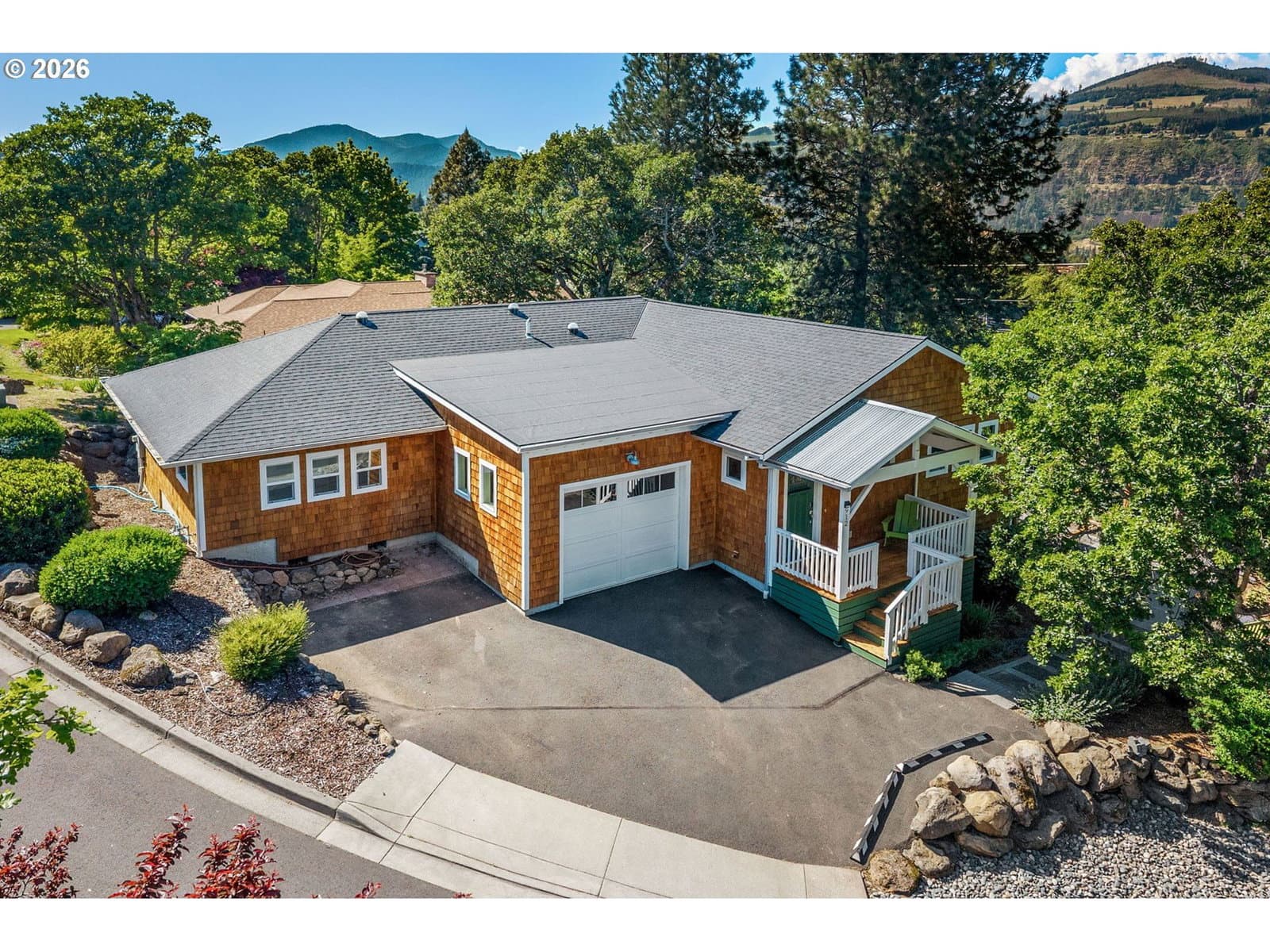 Listing photo 1 of 6