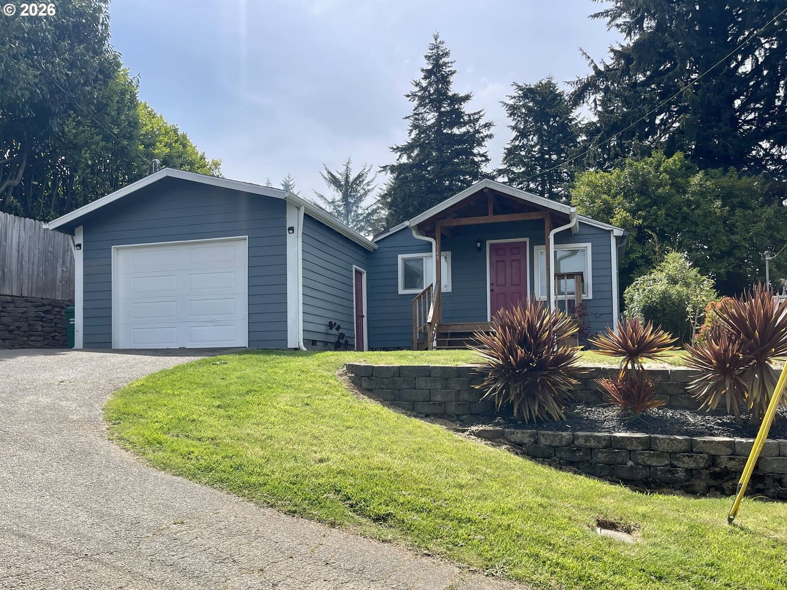 Listing photo 1 of 6