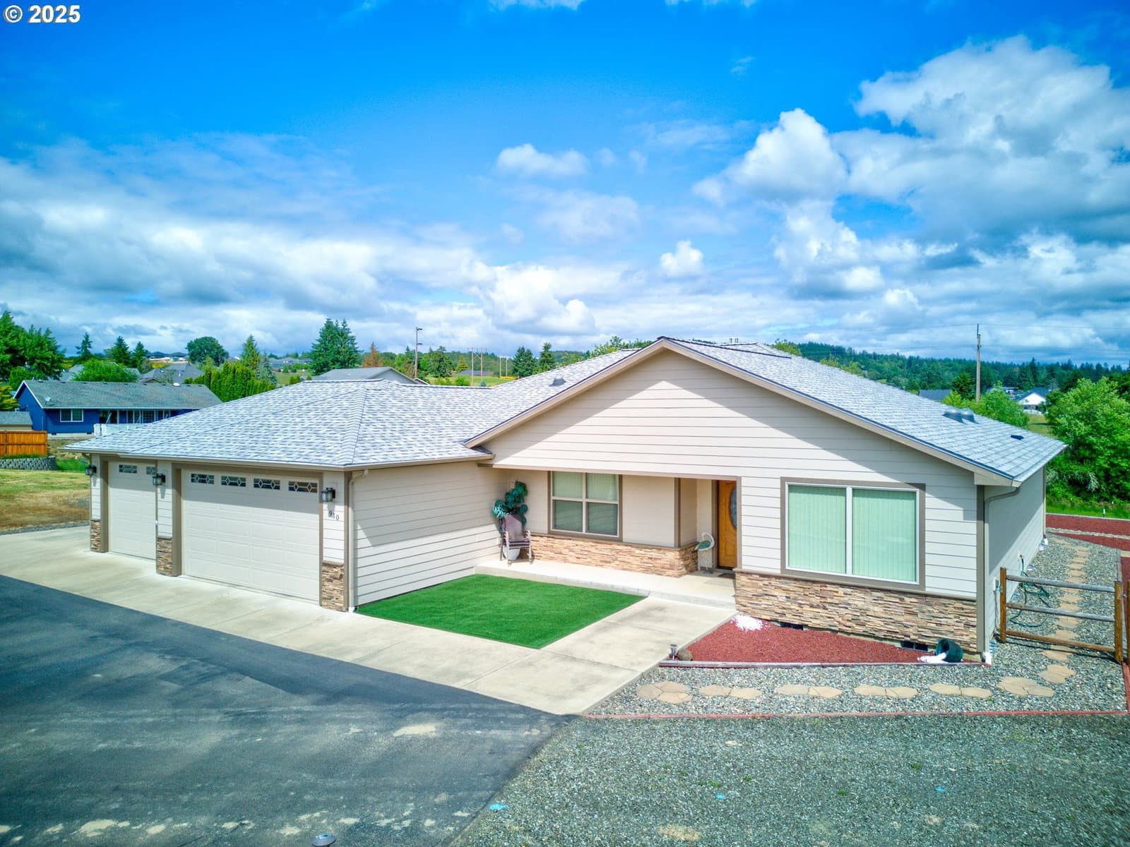 Primary listing photo, 910 SWALLOW AVE, Sutherlin, OR, 97479