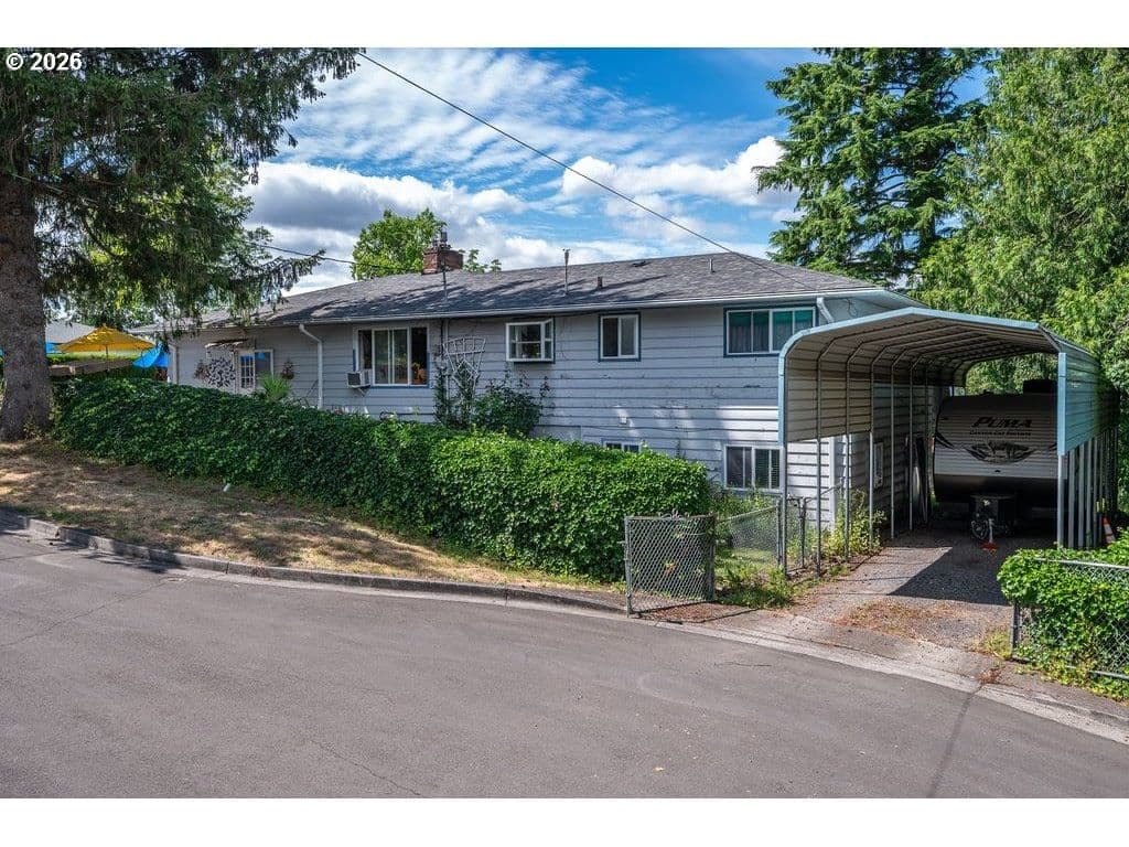 Listing photo 1 of 6