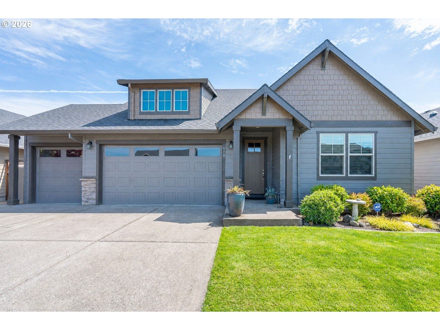 Listing photo 1 of 6