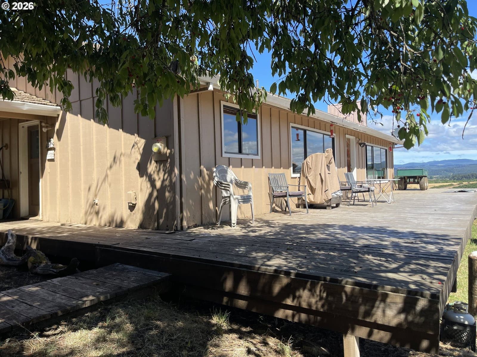 Listing photo 1 of 6