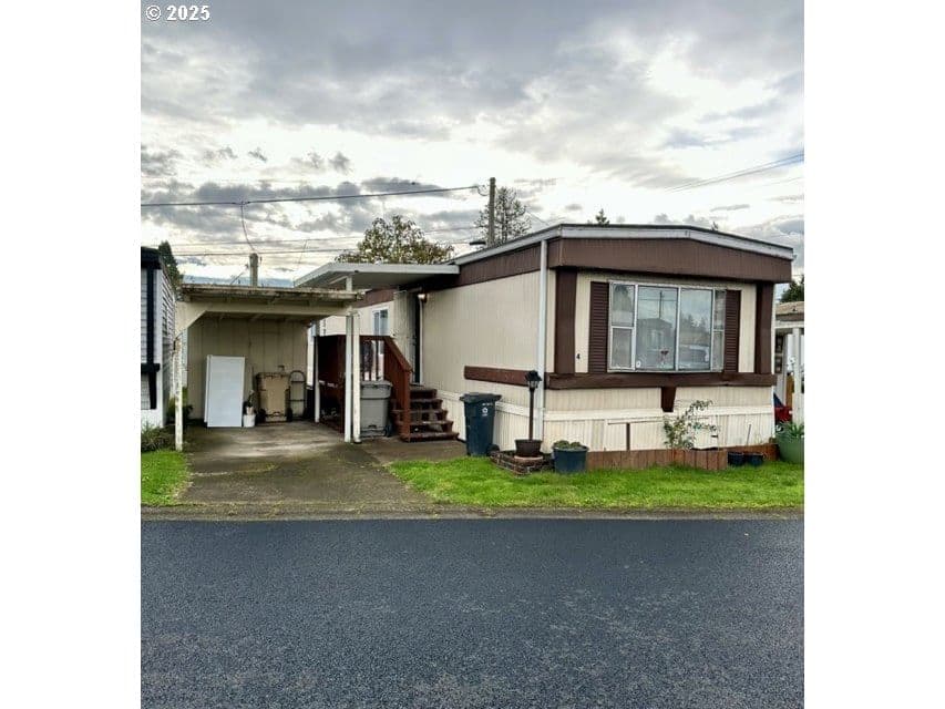 Primary listing photo, 525 S 6TH ST #4, Harrisburg, OR, 97446