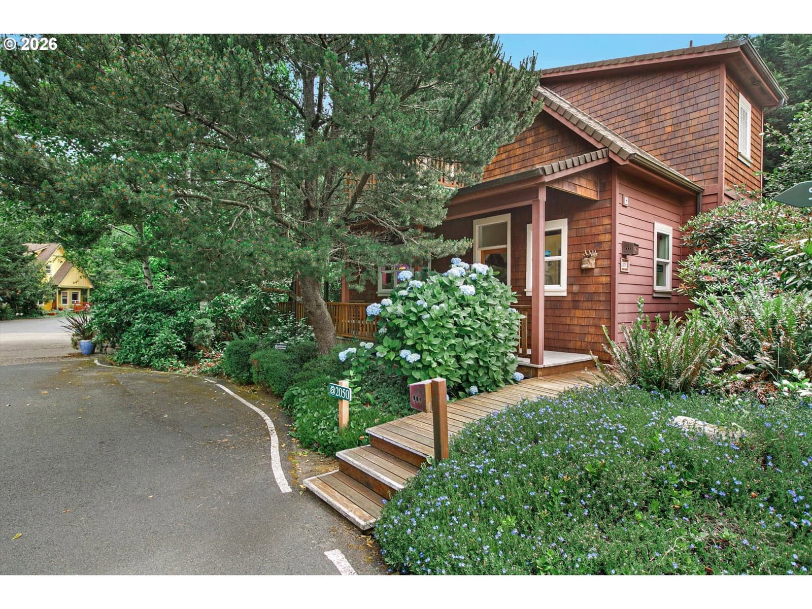 Listing photo 1 of 6