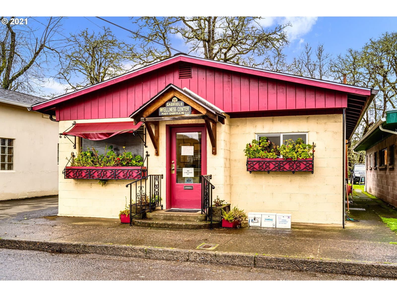 Primary listing photo, 502 E WHITEAKER AVE, Cottage Grove, OR, 97424