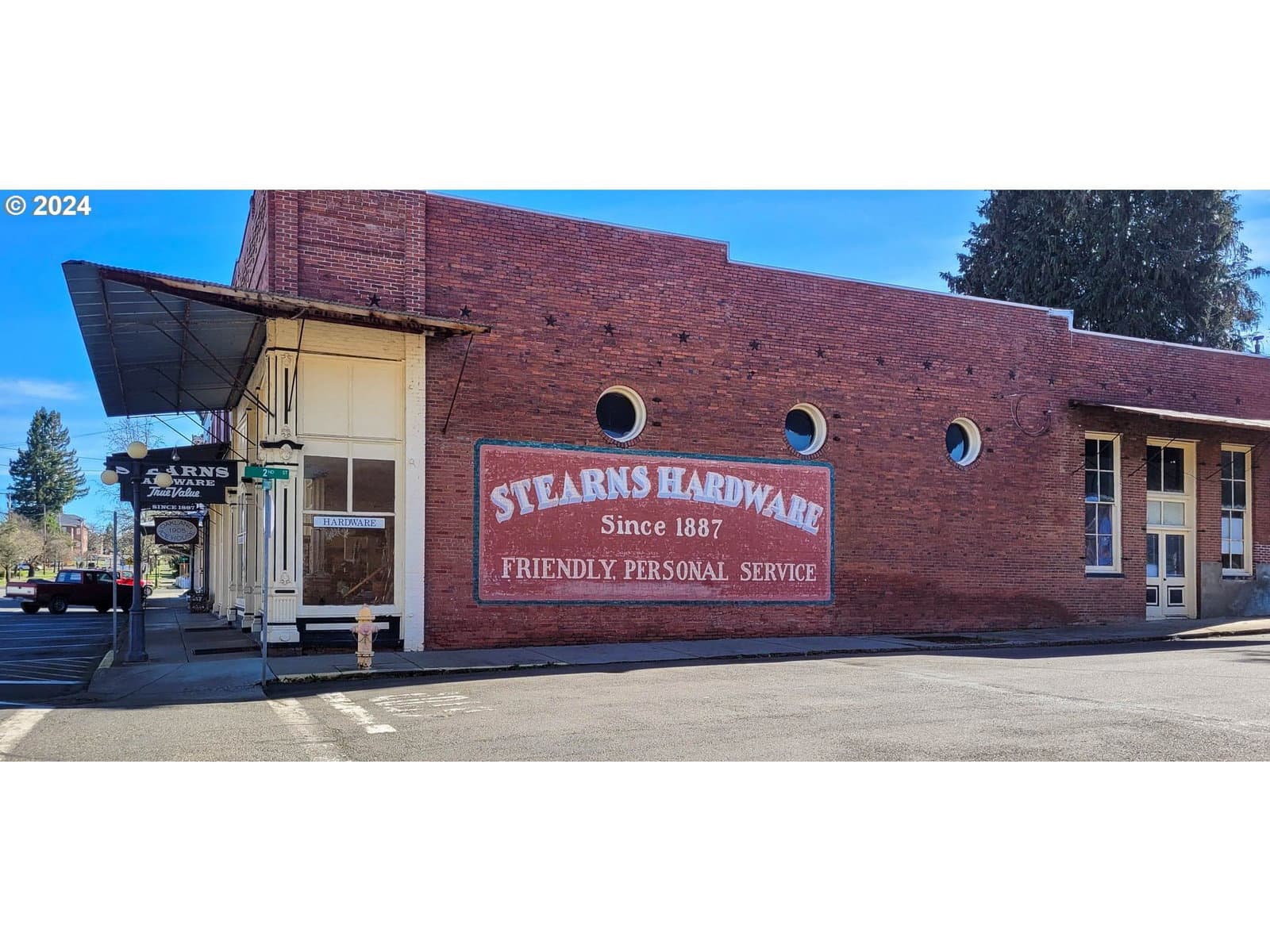 Primary listing photo, 204 SE LOCUST ST, Oakland, OR, 97462