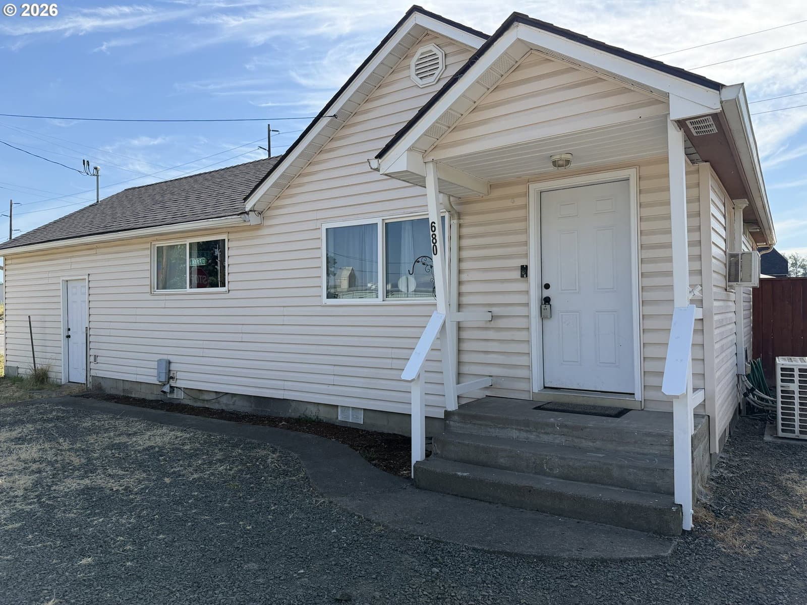 Listing photo 1 of 6