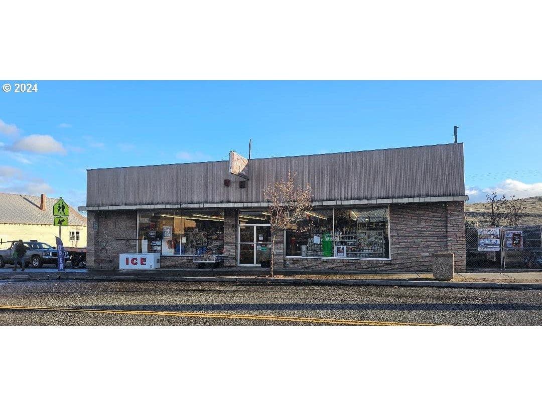 Primary listing photo, 403 DESCHUTES AVE, Maupin, OR, 97037
