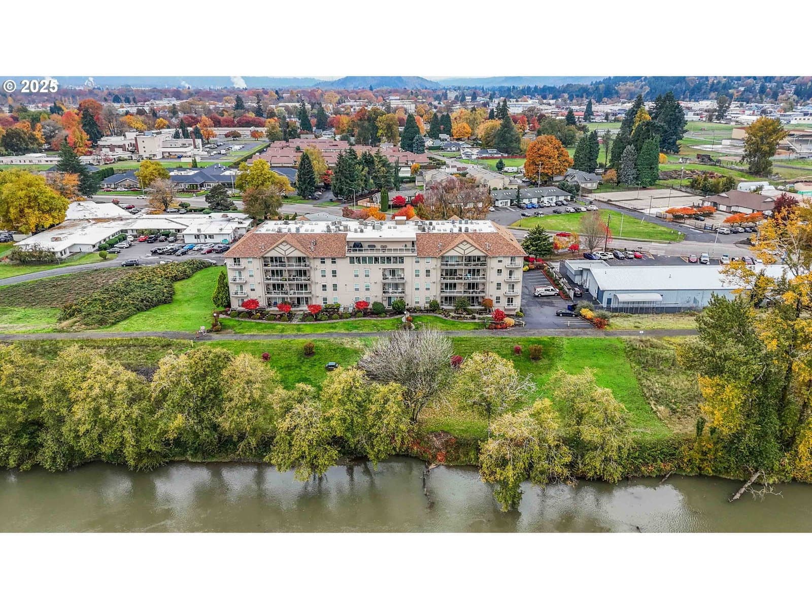 Primary listing photo, 1548 RIVER RD #302, Longview, WA, 98632