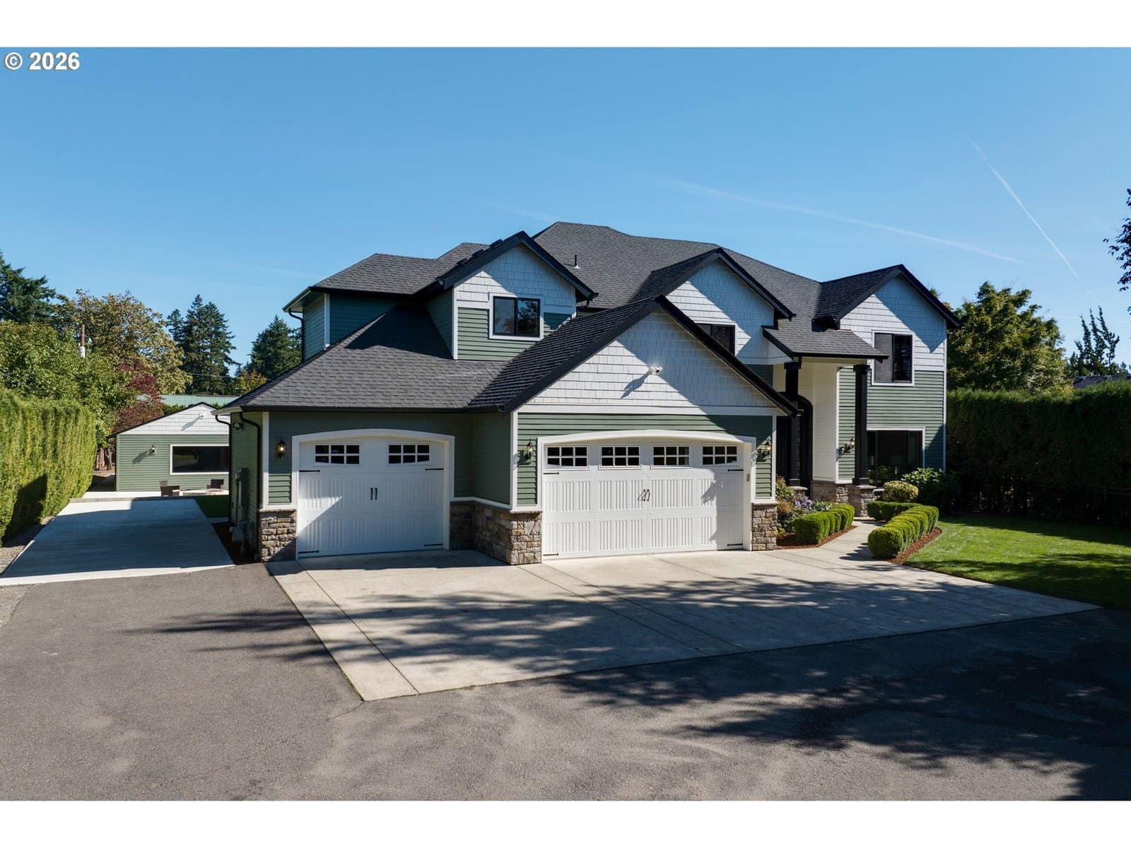 715 SE SHERLEY CT