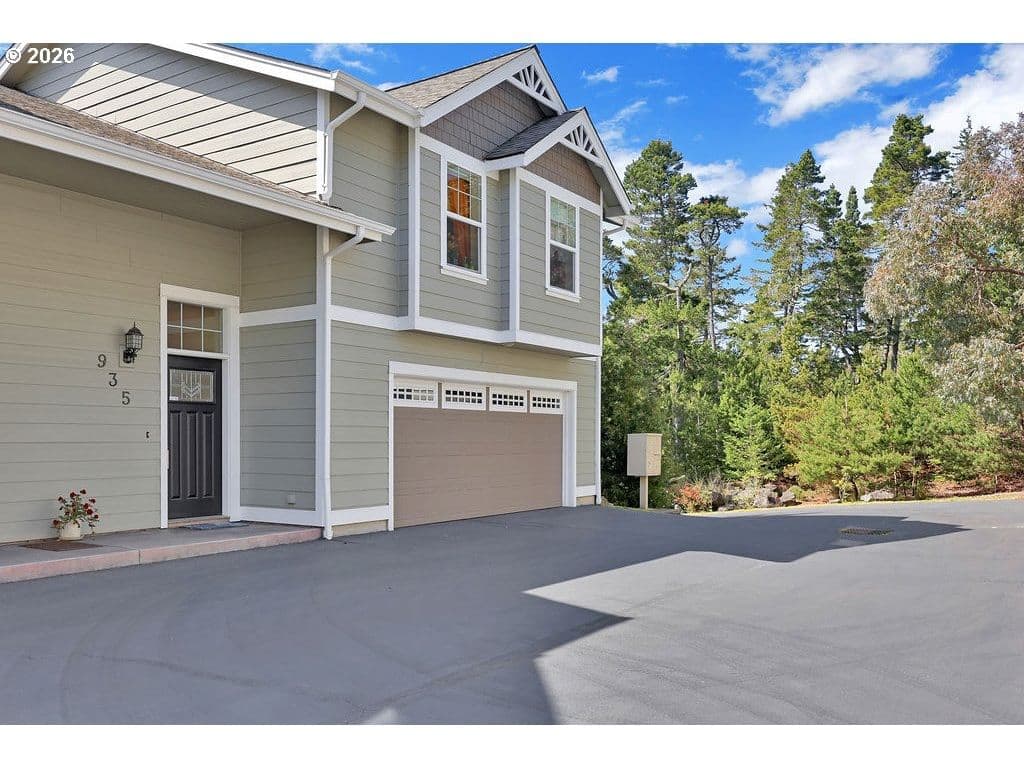 Primary listing photo, 935 HEMLOCK ST, Florence, OR, 97439