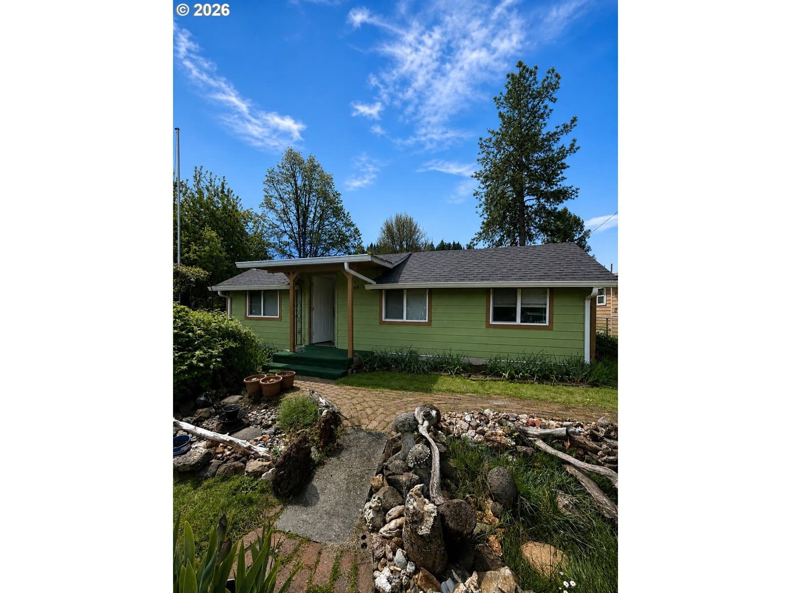 Listing photo 1 of 6