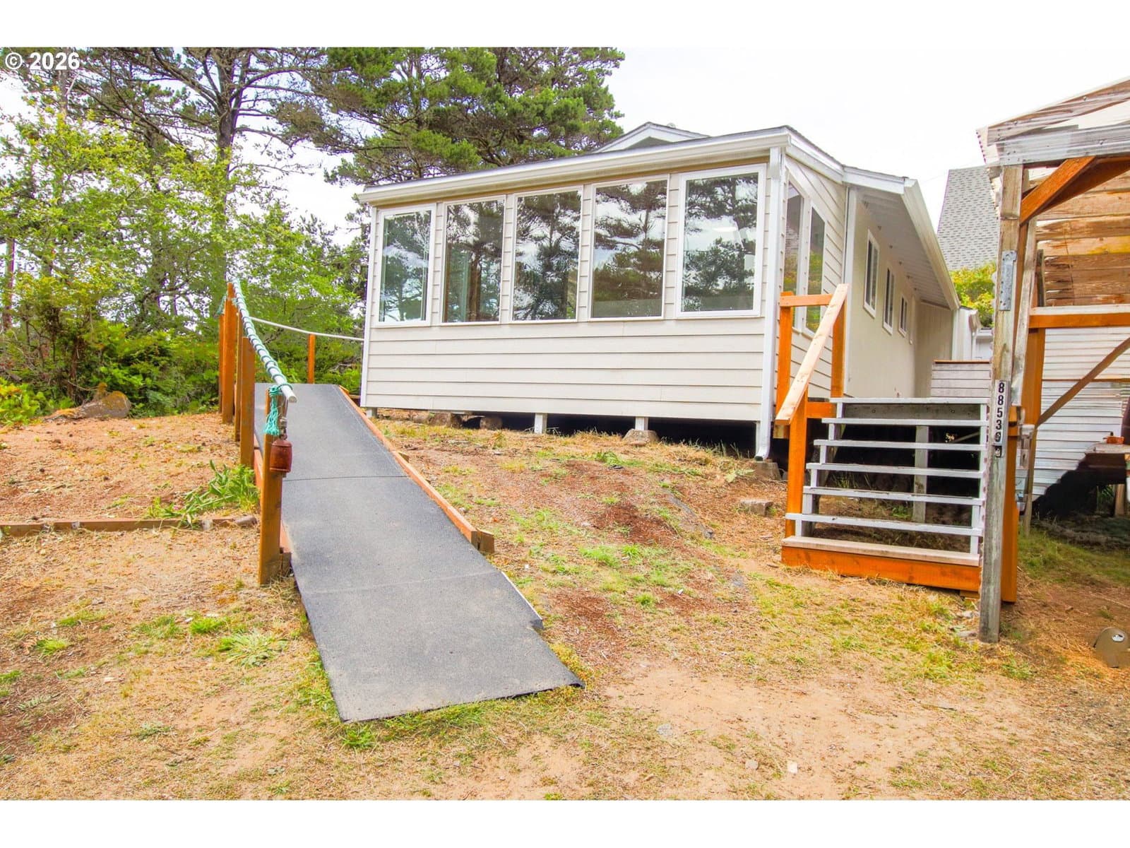 Listing photo 1 of 6
