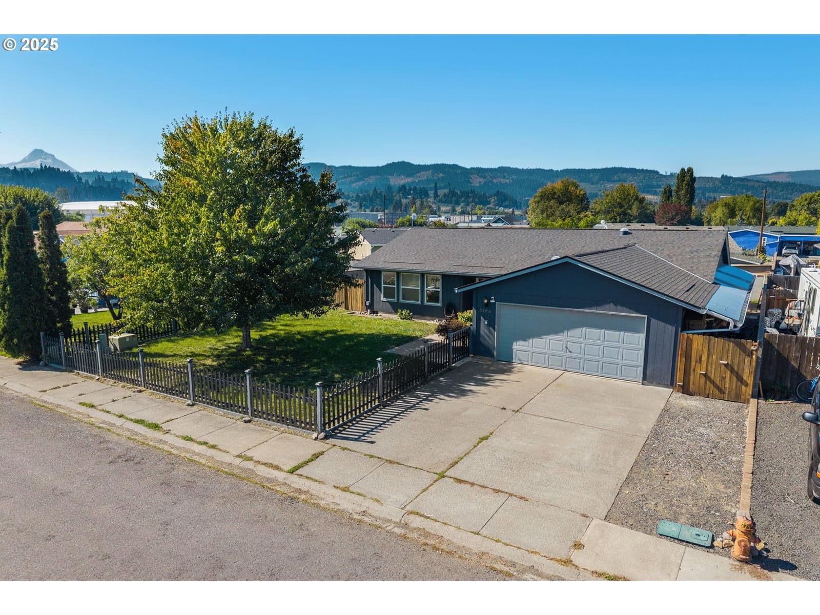 Listing photo 1 of 6
