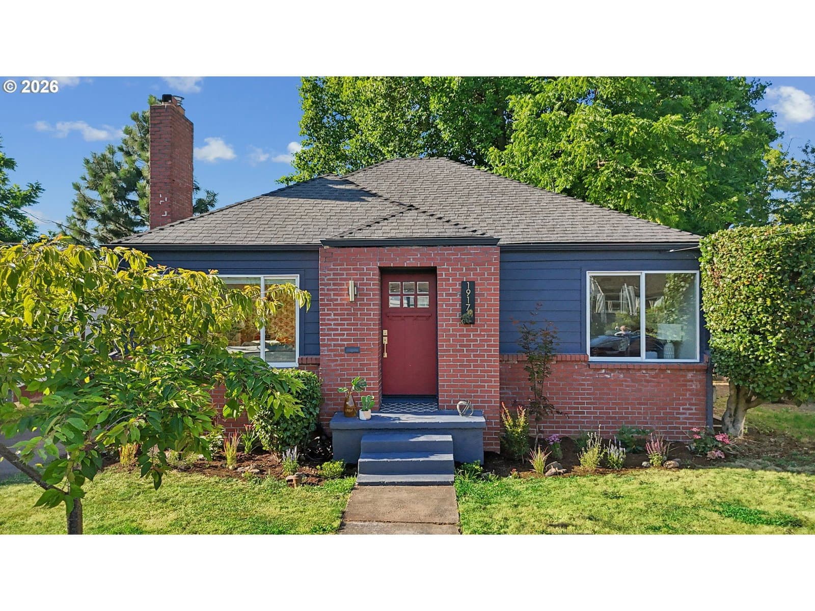 1917 NE DEKUM ST