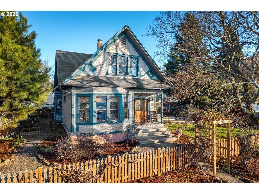 Primary listing photo, 324 NE HOOD ST, White Salmon, WA, 98672
