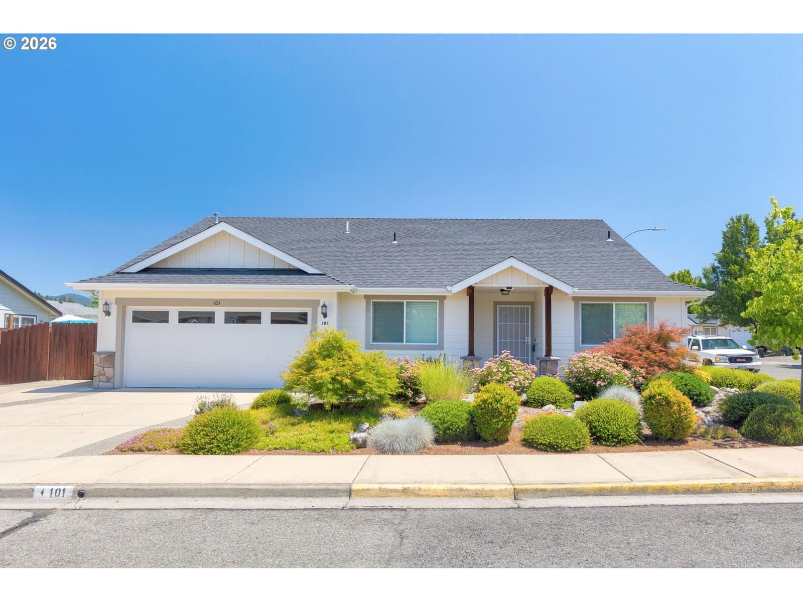 Primary listing photo, 101 SE YORKTOWN DR, Grants Pass, OR, 97527