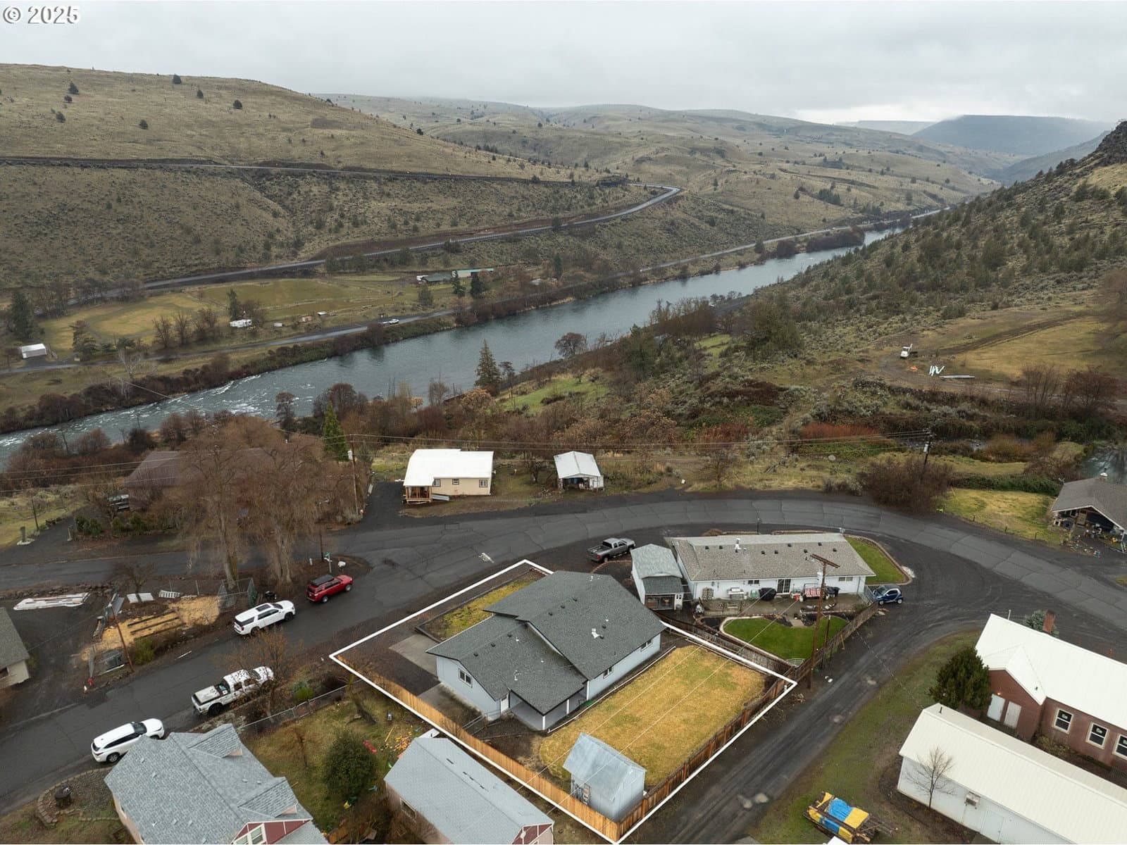 Primary listing photo, 624 STAATS AVE, Maupin, OR, 97037