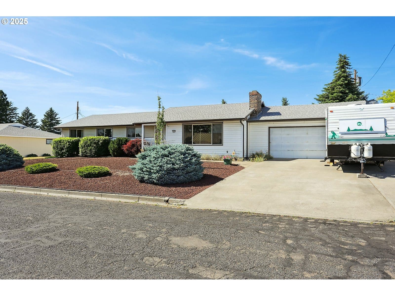 Primary listing photo, 825 MAPLE DR, Goldendale, WA, 98620