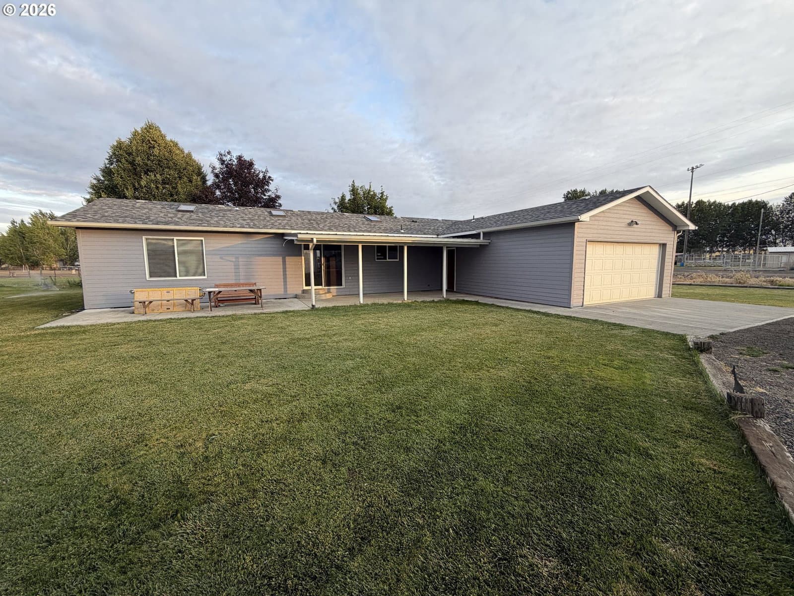 Listing photo 1 of 6