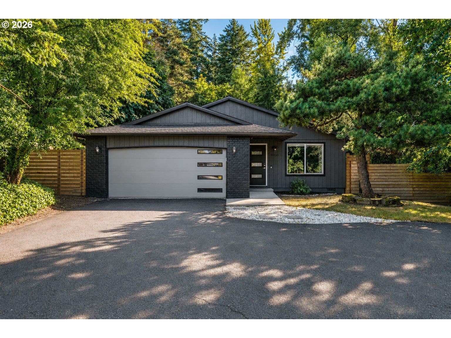 Listing photo 1 of 6