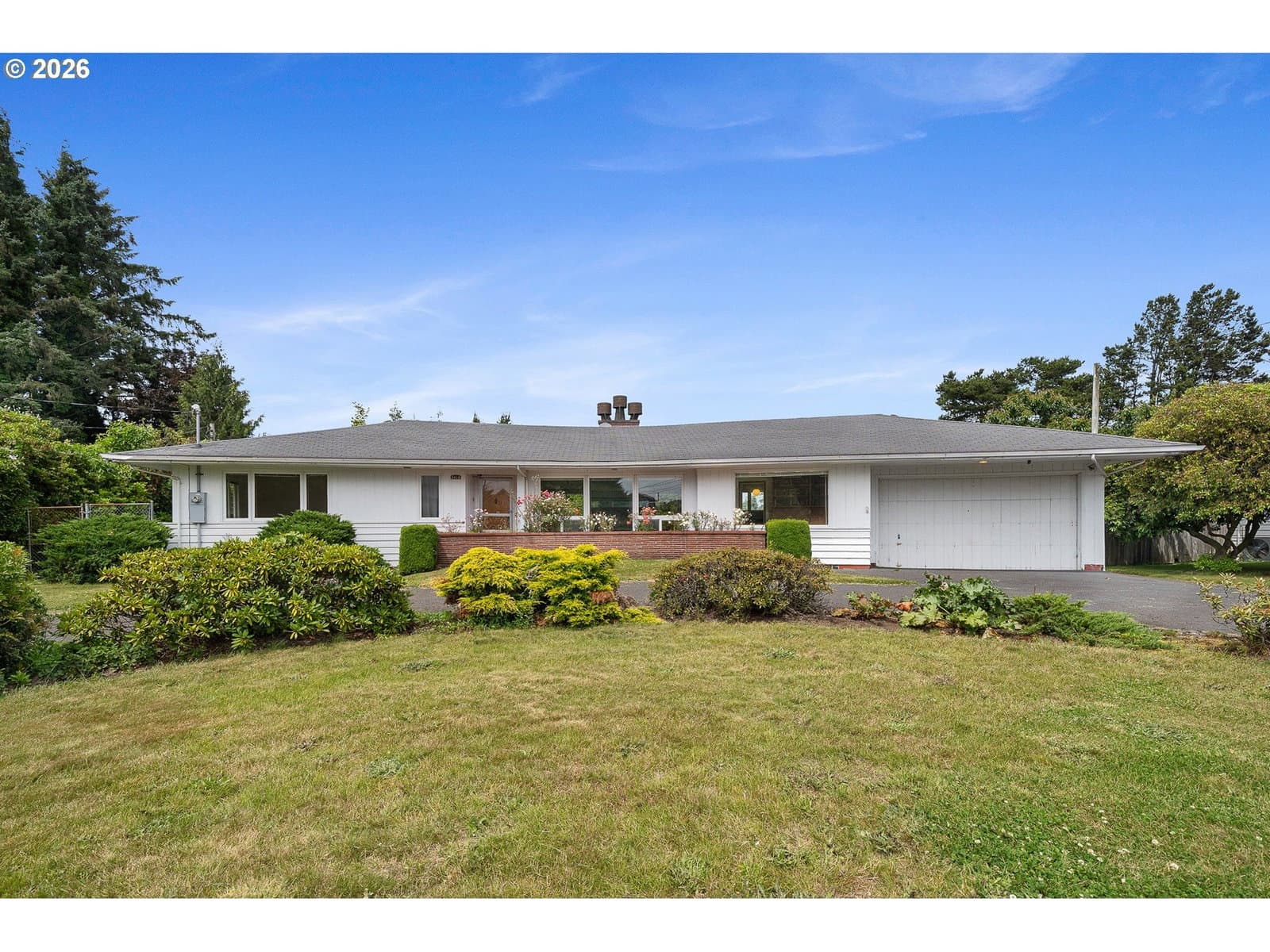 Listing photo 1 of 6