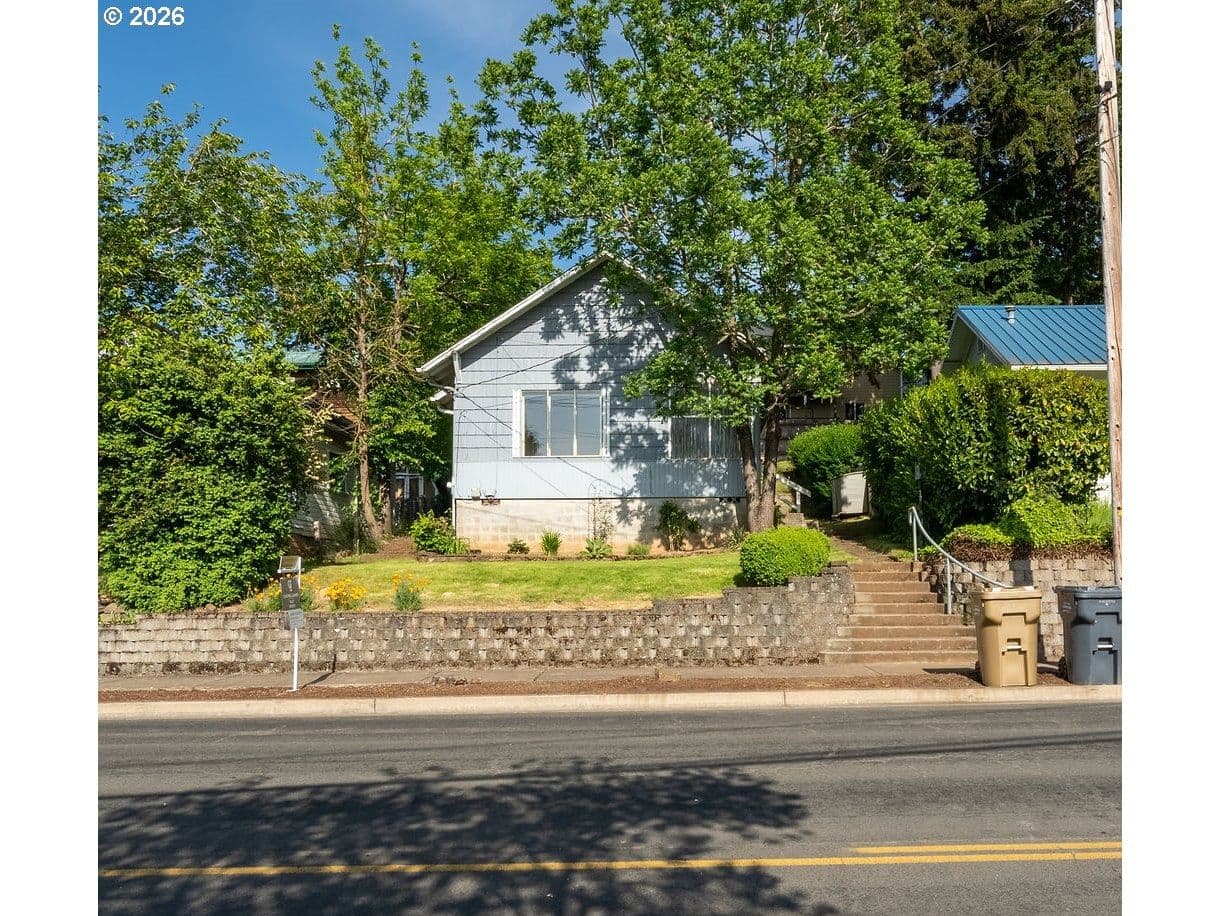 Listing photo 1 of 6