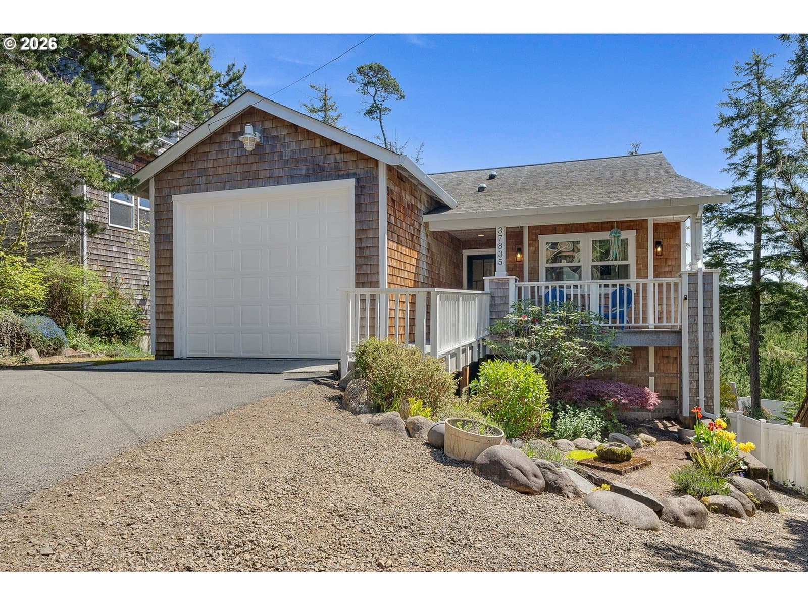 Listing photo 1 of 6