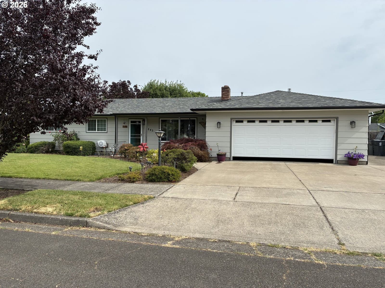 Listing photo 1 of 6