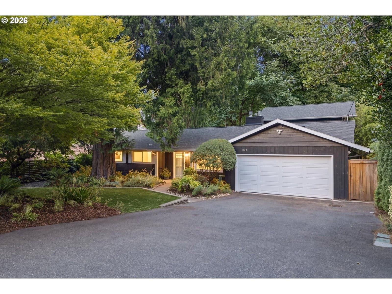 Listing photo 1 of 6