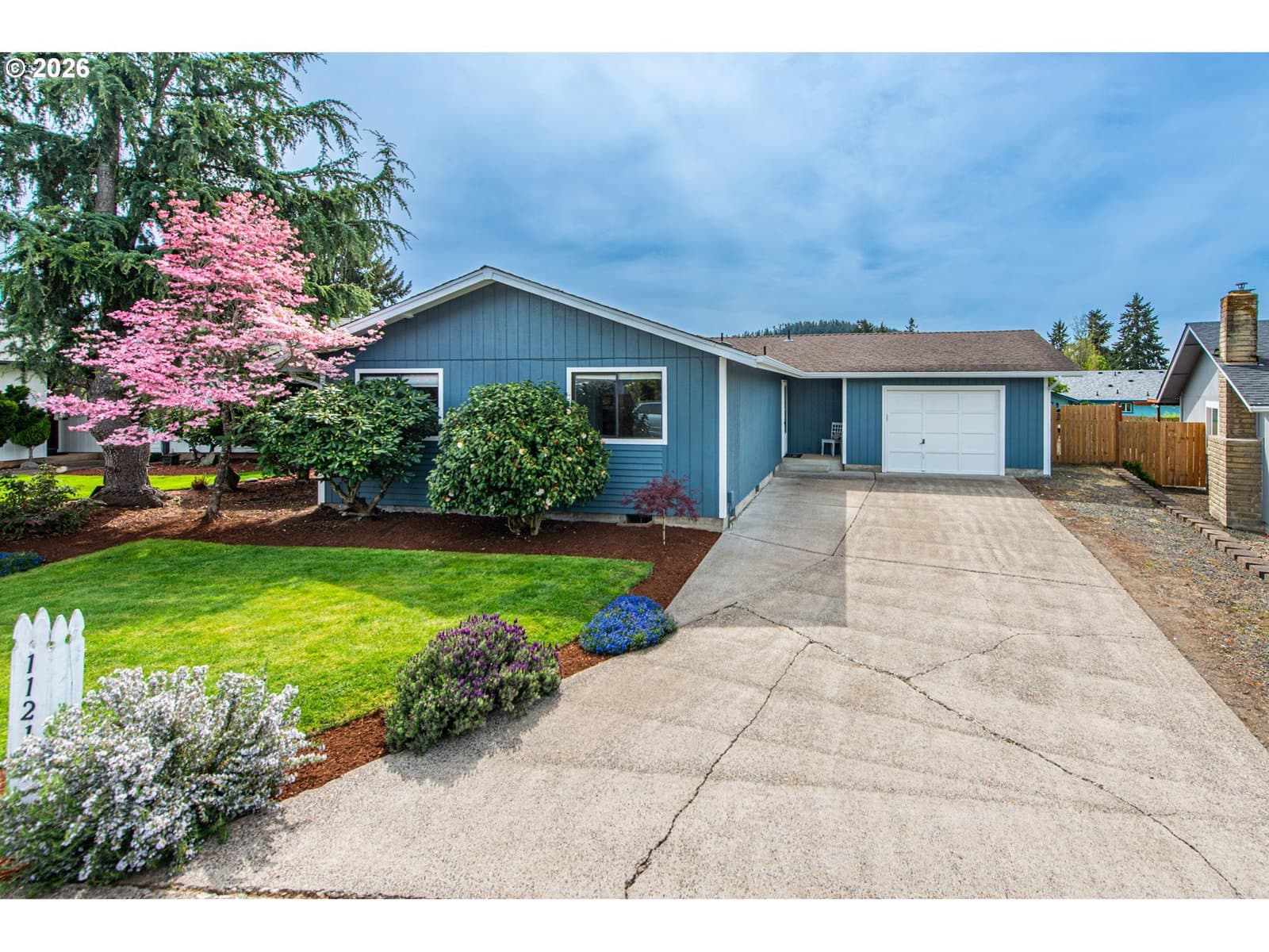 Primary listing photo, 1121 CEDAR PL, Creswell, OR, 97426