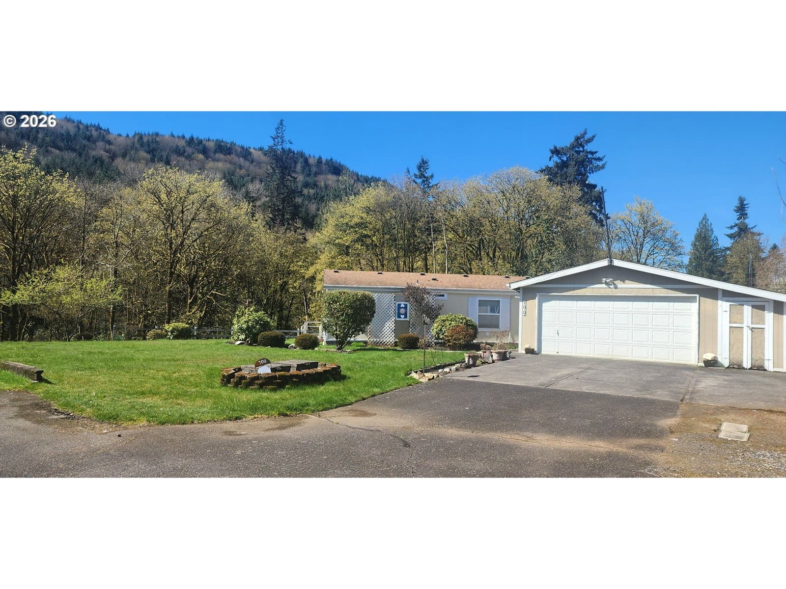 Listing photo 1 of 2