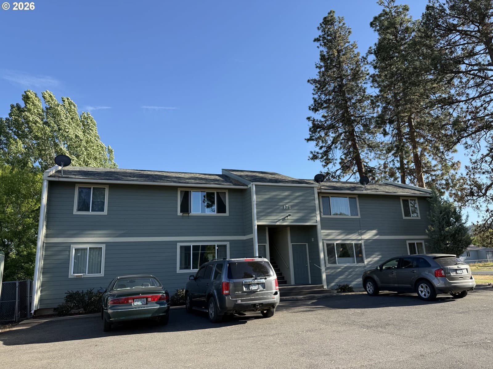 Listing photo 1 of 6