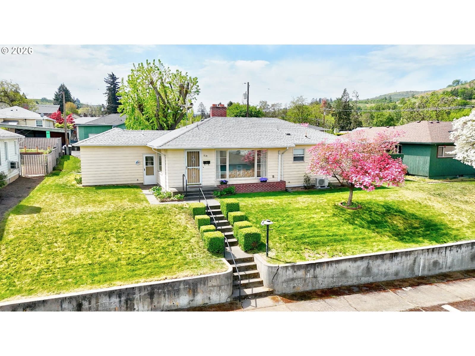 Listing photo 1 of 4