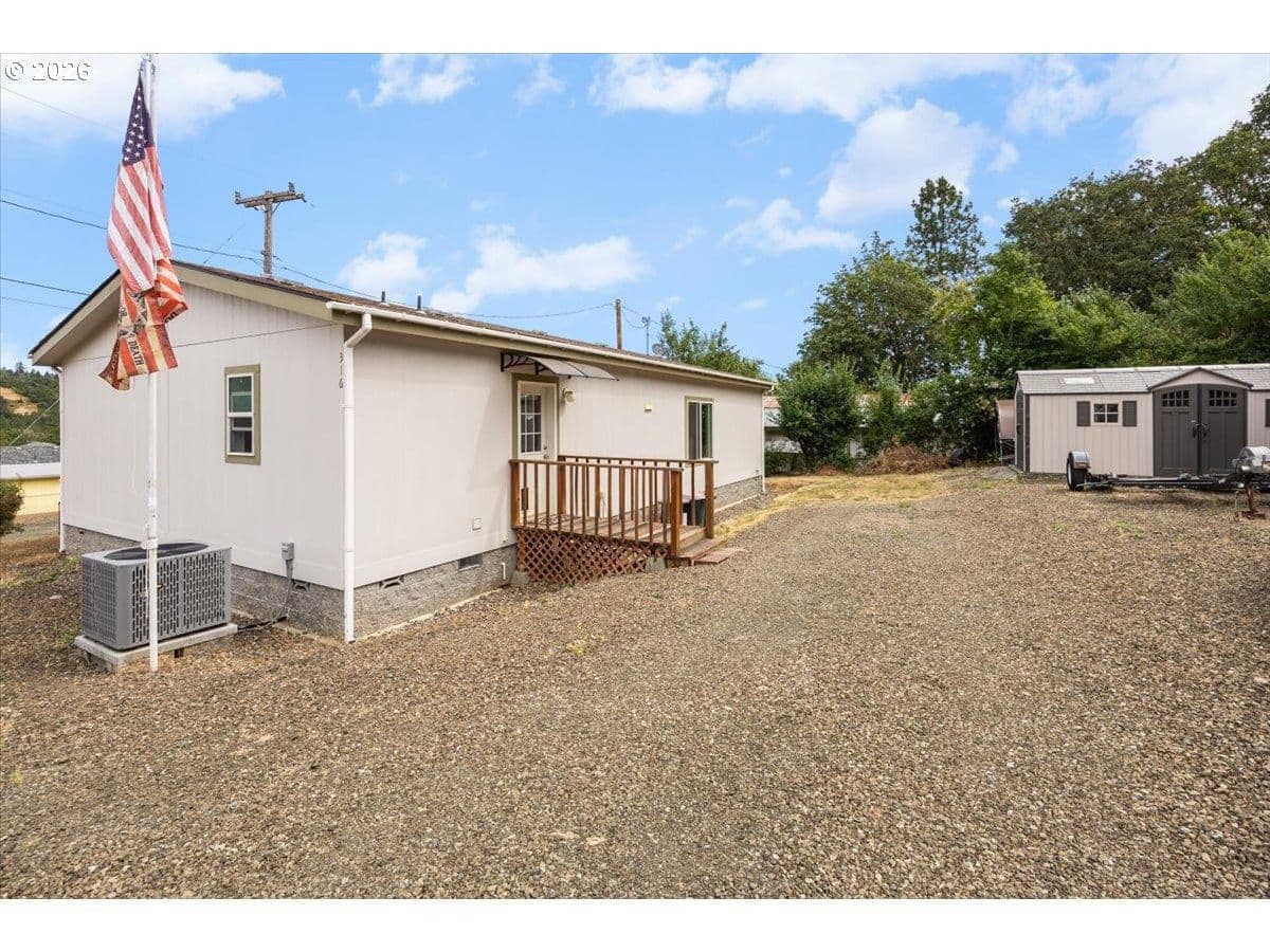 Listing photo 1 of 6