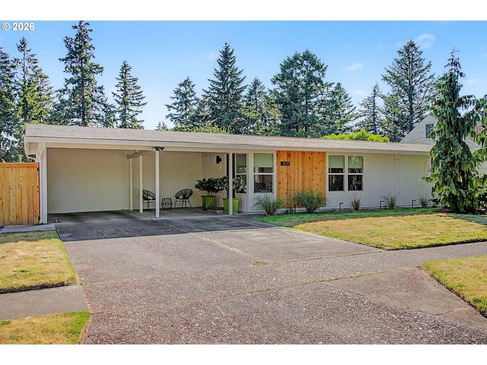 309 NW OVERLOOK DR