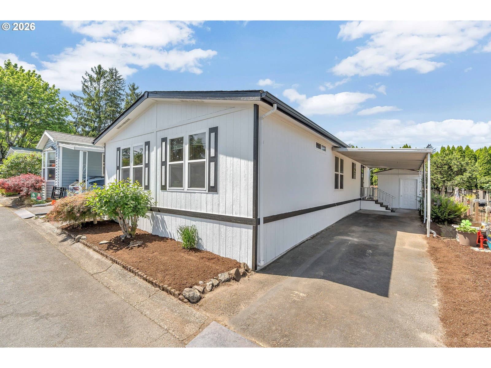 Listing photo 1 of 6