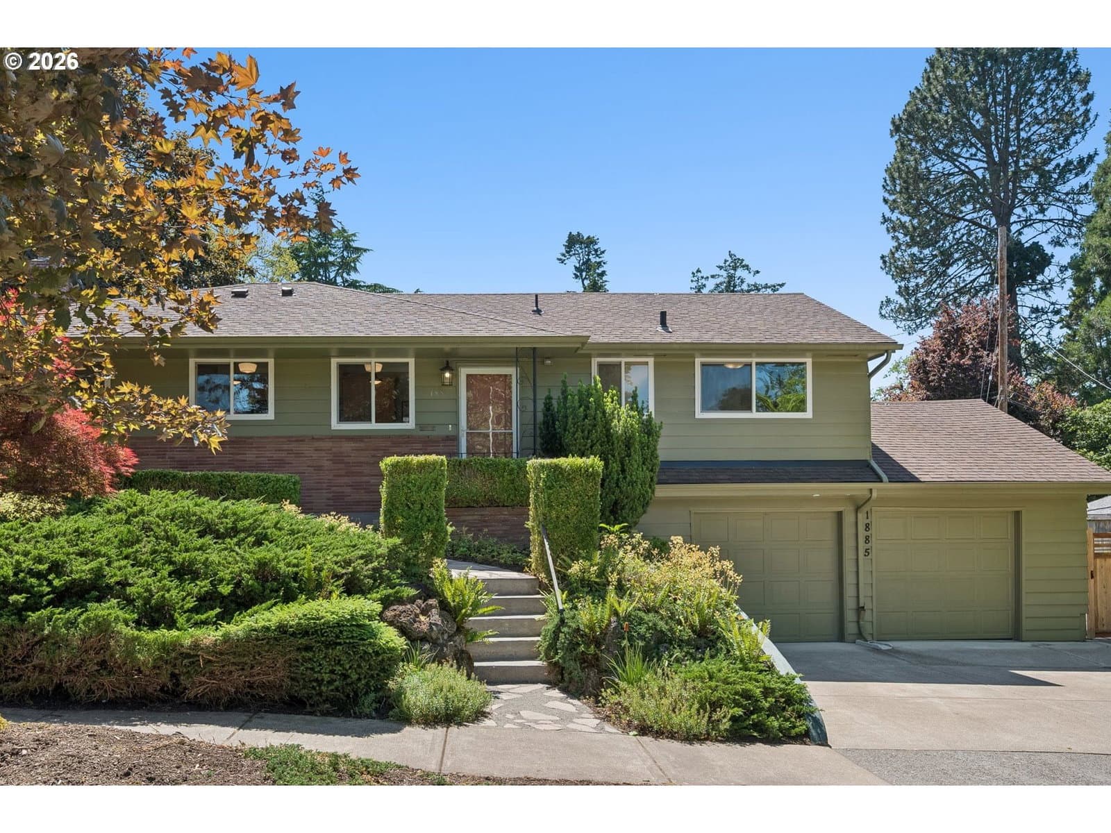 Primary listing photo, 1885 SW HUNTINGTON AVE, Portland, OR, 97225