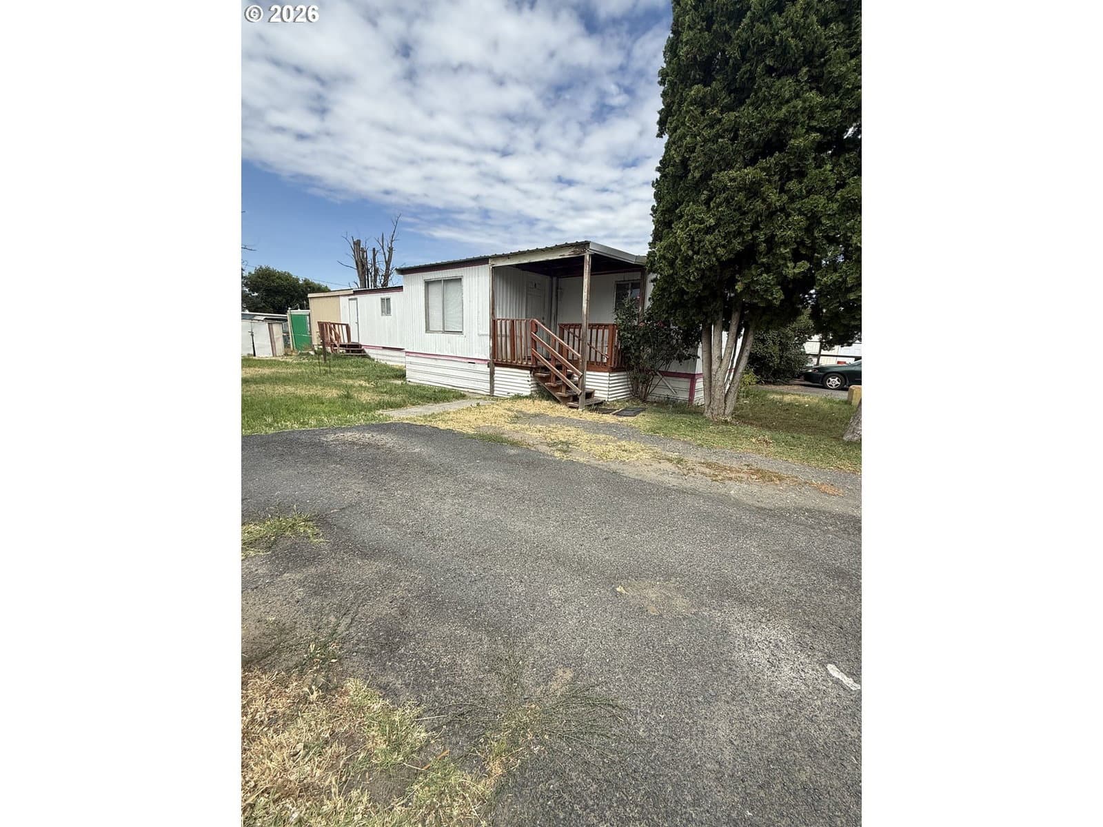 Listing photo 1 of 2