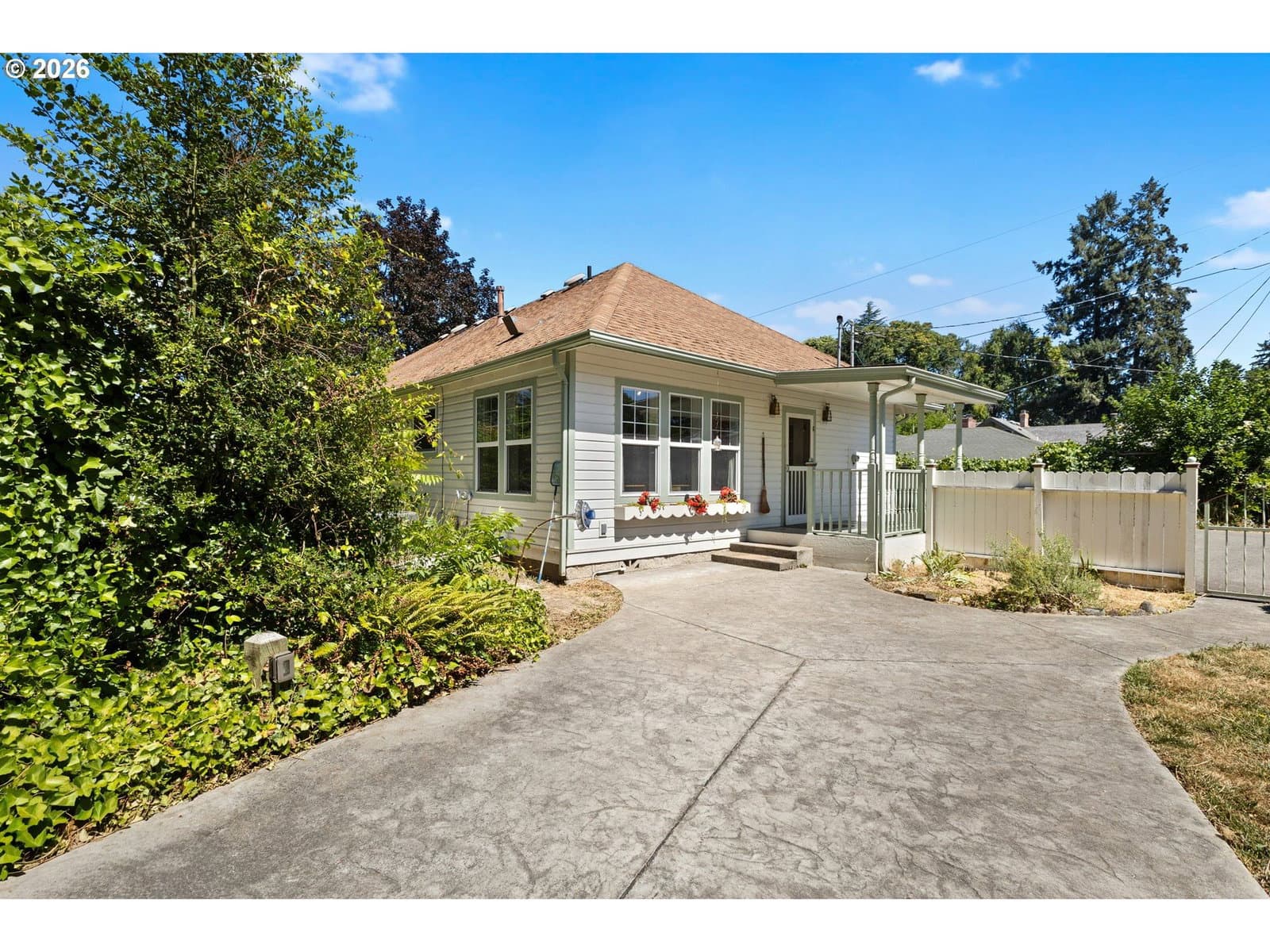 Listing photo 1 of 6