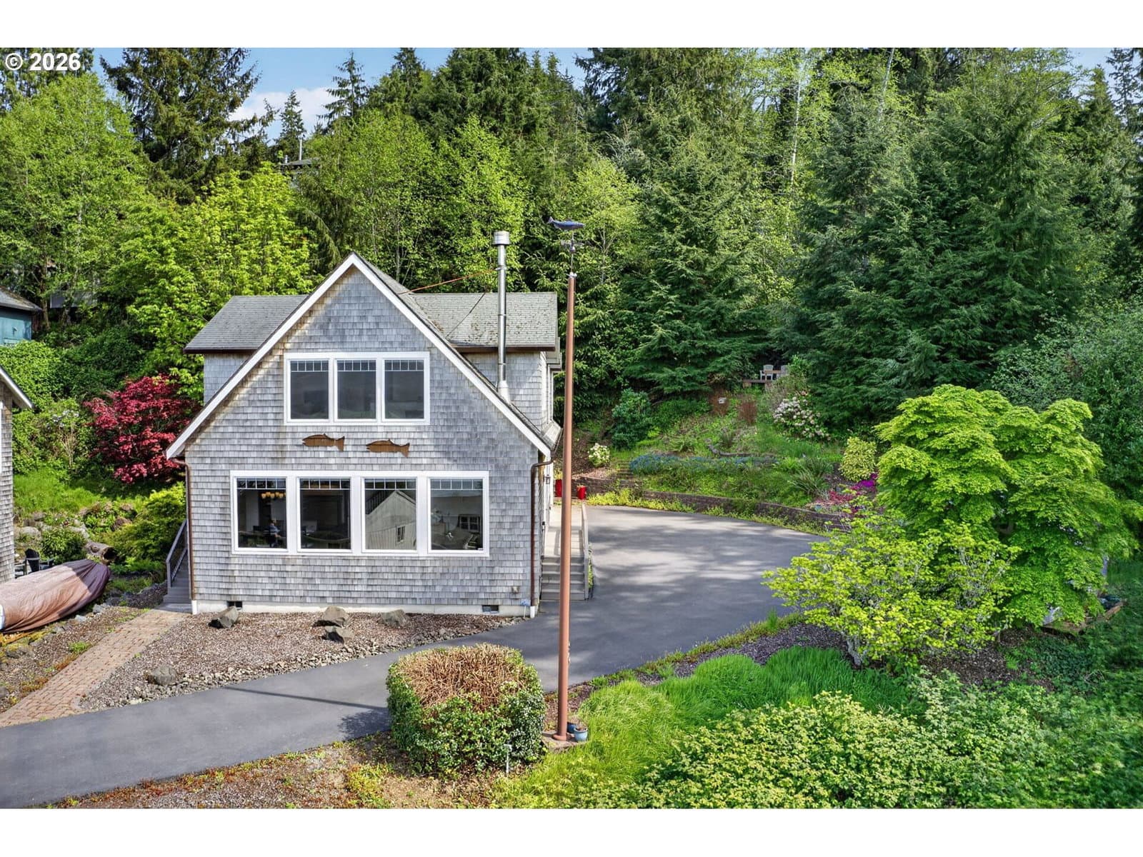 Listing photo 1 of 6