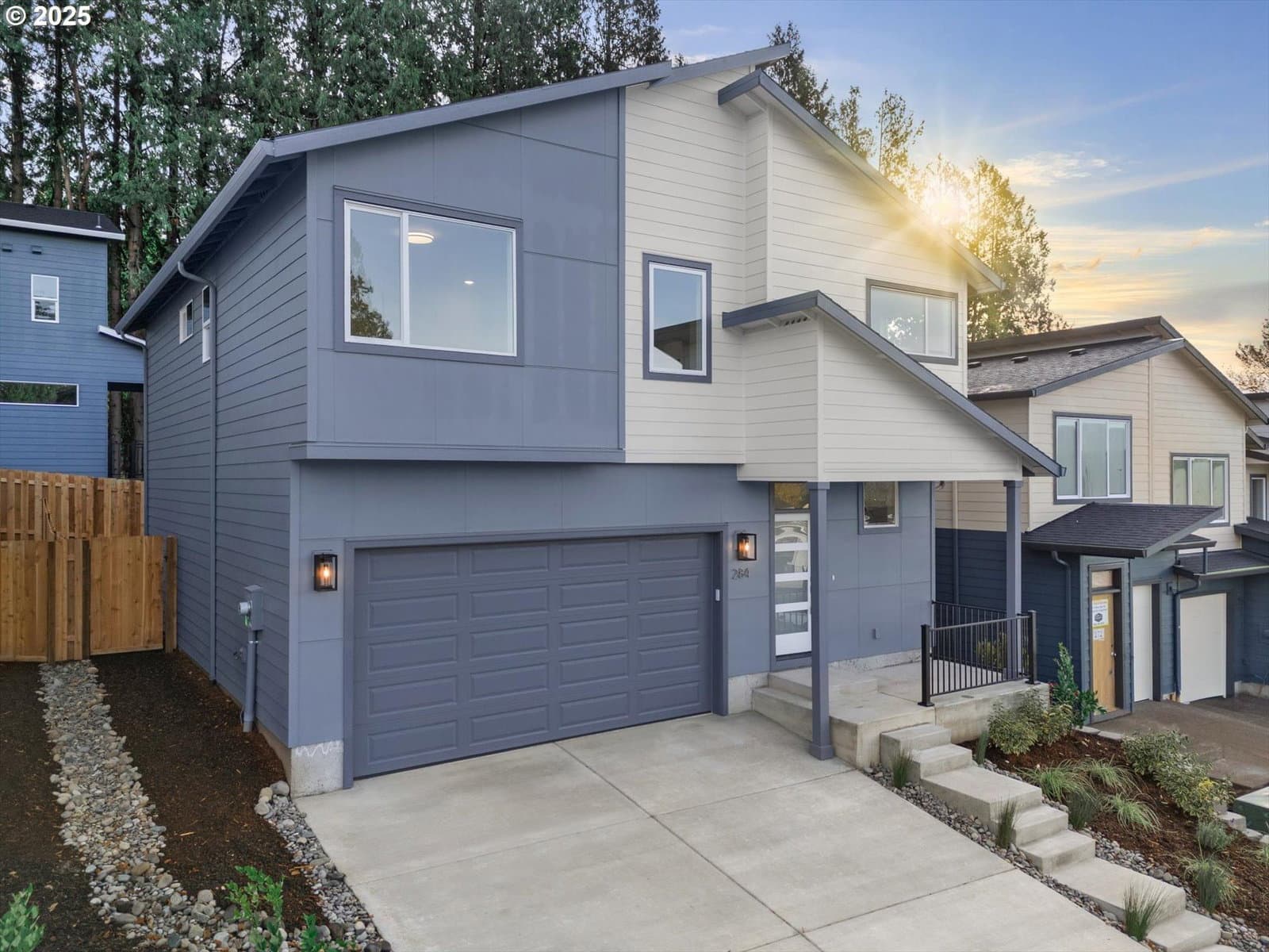 284 NW MAWRCREST AVE