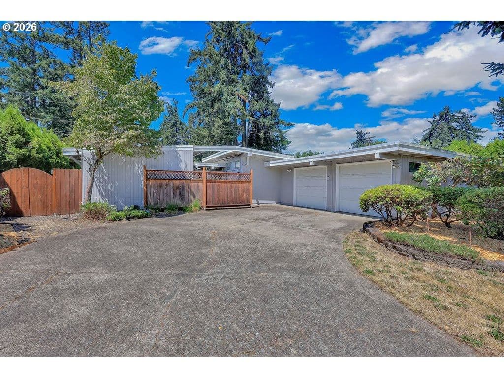 Listing photo 1 of 6