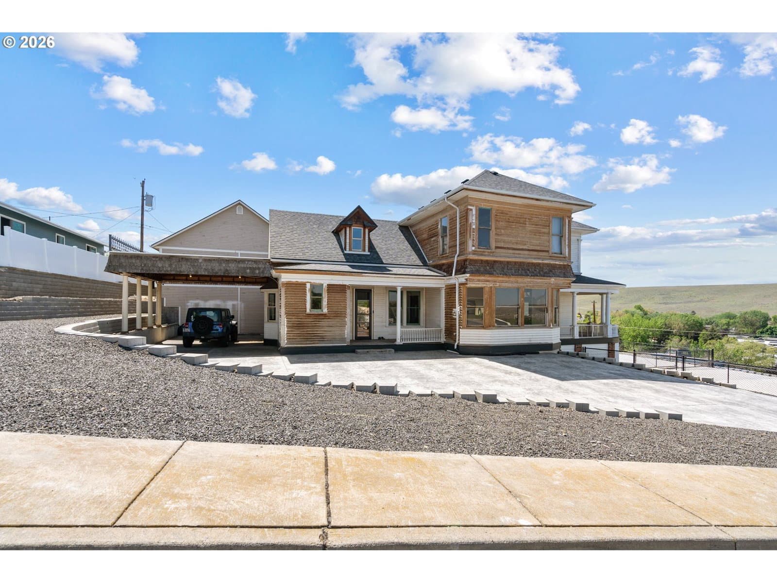 Listing photo 1 of 6