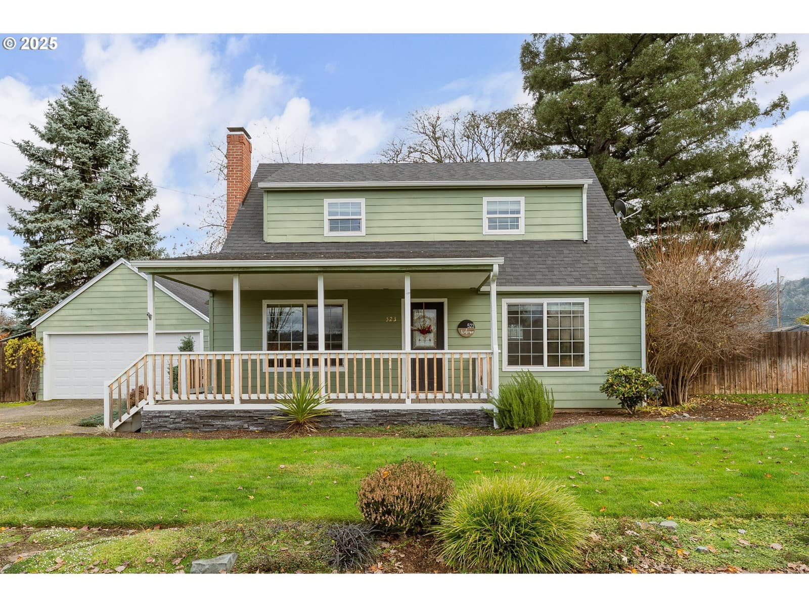 Primary listing photo, 523 W BROCCOLI ST, Roseburg, OR, 97471