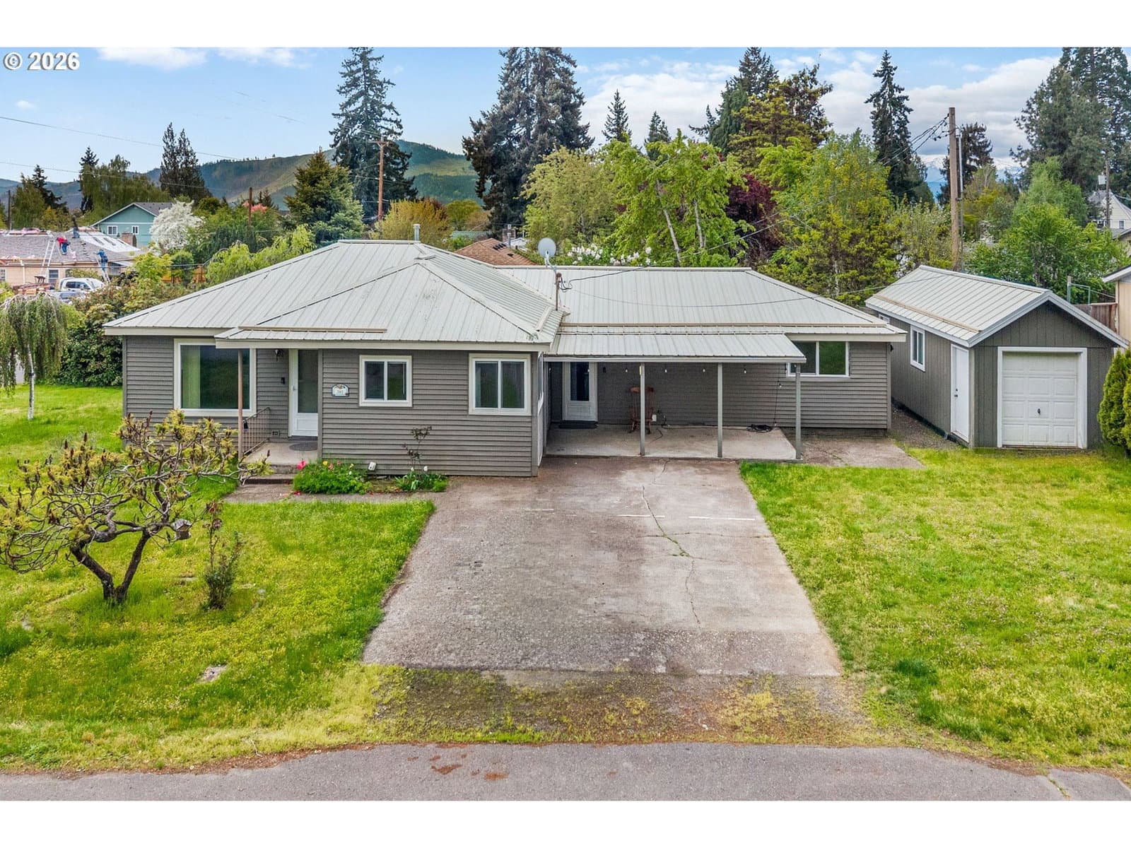 Primary listing photo, 381 NE WISCONSIN ST, White Salmon, WA, 98672