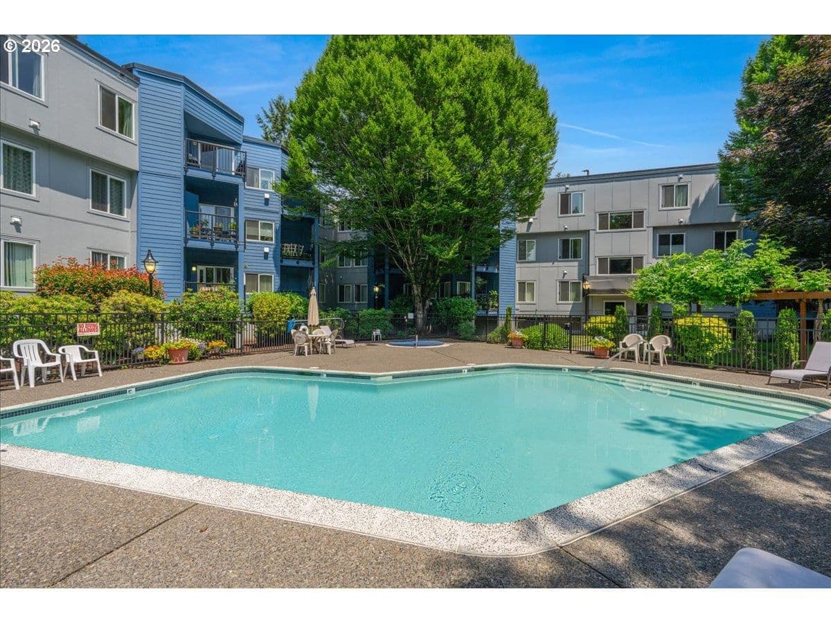 8720 SW TUALATIN RD #303