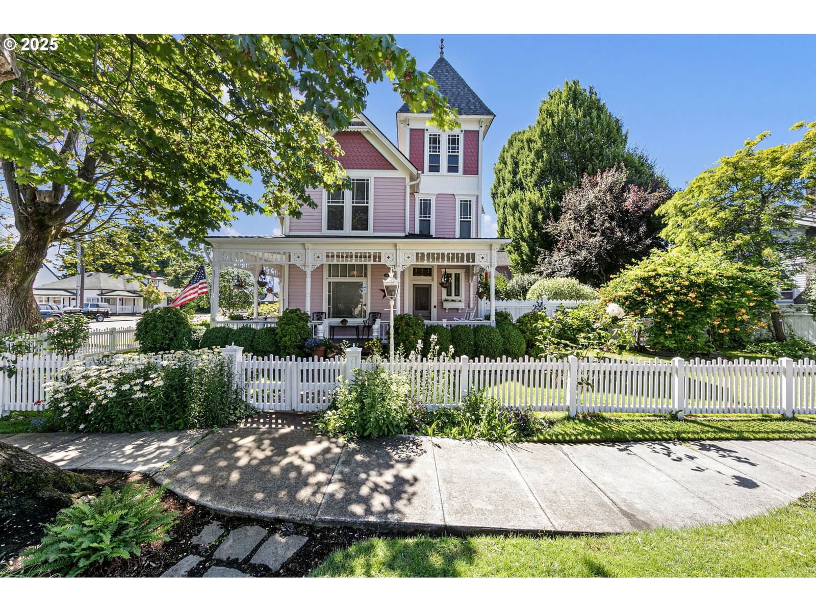 Primary listing photo, 617 JUNIPER ST, Junction City, OR, 97448